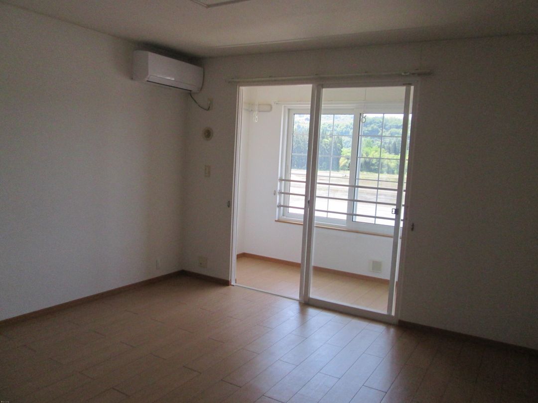 1LDK Apartment for Rent in Ojiya, Niigata - Life B101 - Thumbnail 3