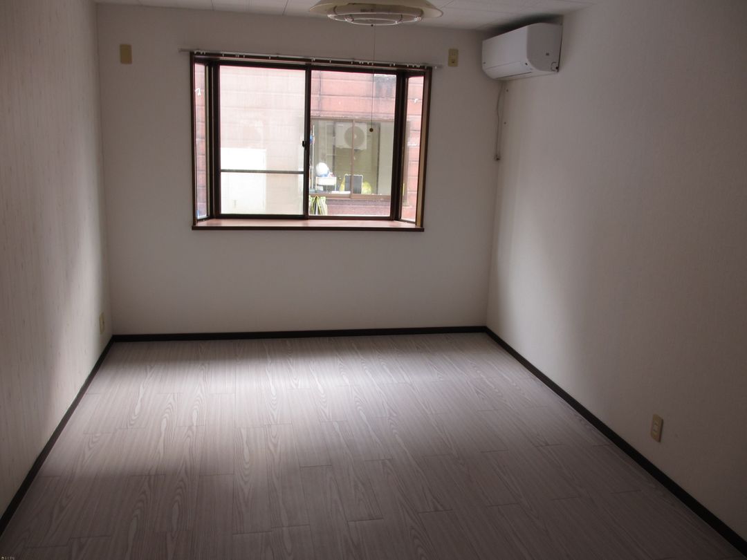 1K Apartment for Rent in Kashiwazaki, Niigata - 18,000 Yen - Thumbnail 3