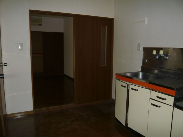 1K Apartment for Rent in Nagaoka, Niigata with Free Parking - Thumbnail 4