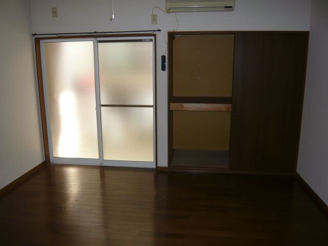 1K Apartment for Rent in Nagaoka, Niigata with Free Parking - Thumbnail 3