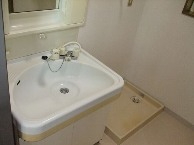 3DK Apartment for Rent in Nagaoka with Sunroom & Parking - Thumbnail 4