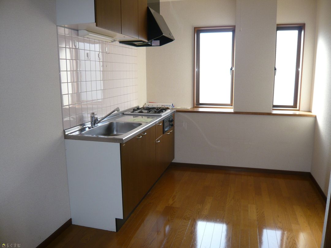 1K Apartment for Rent in Mitsuke, Niigata - 50,000 Yen - Thumbnail 3