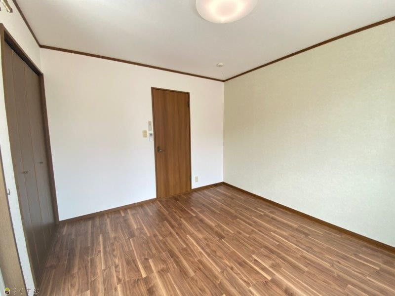 1K Apartment for Rent in Nagaoka with Parking and South Balcony - Thumbnail 3