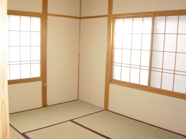 Sun Heights 2DK Apartment for Rent in Mitsuke, Niigata - Thumbnail 2
