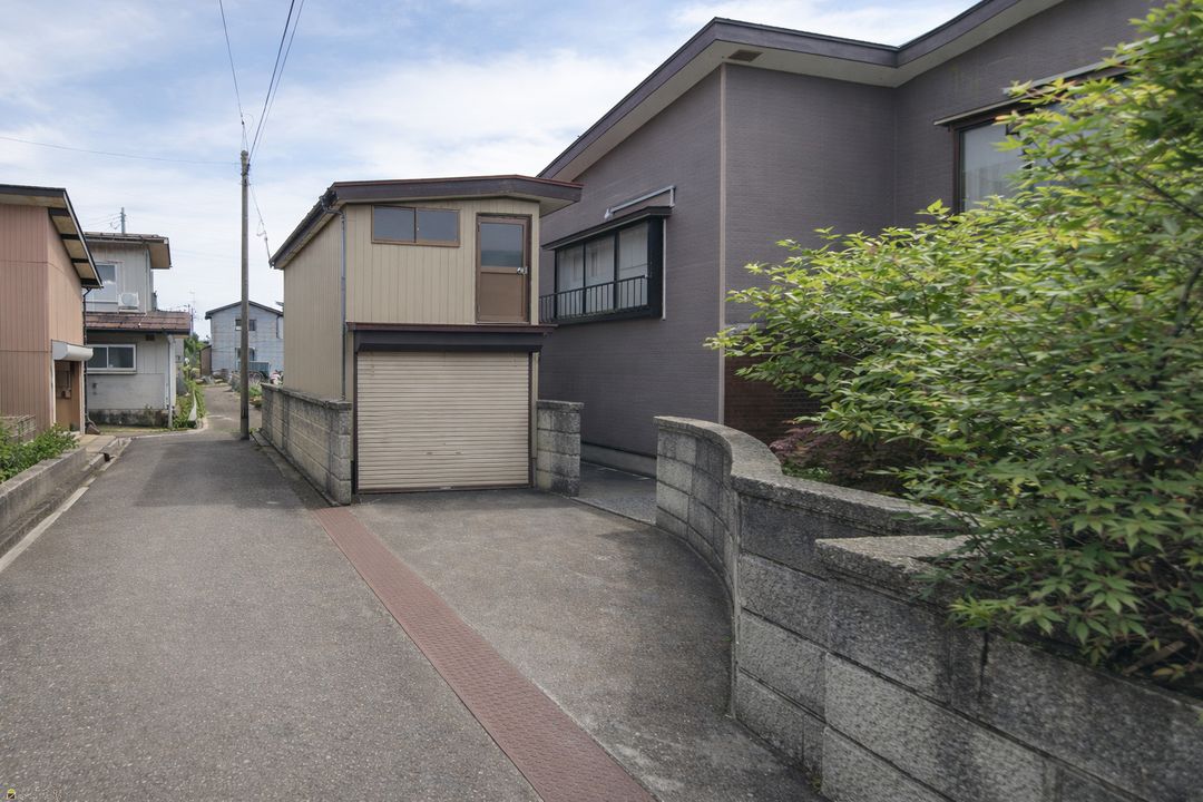 8DK House for Rent in Joetsu, Niigata - 130 sqm Family Home - Image 1