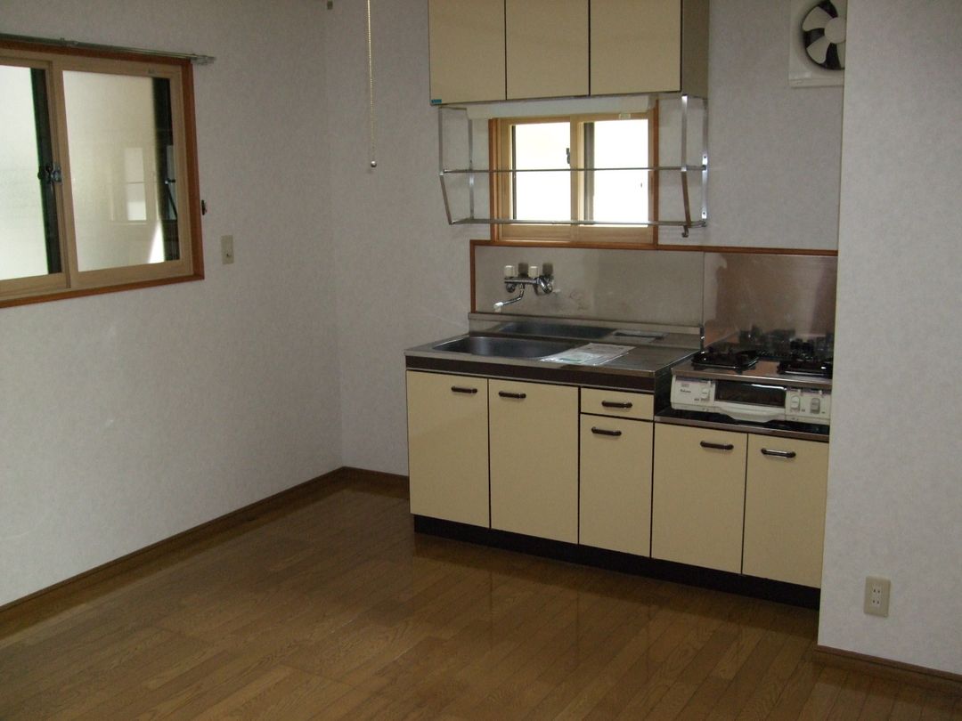 2DK Apartment for Rent in Hanazono, Nagaoka, Niigata - Thumbnail 2