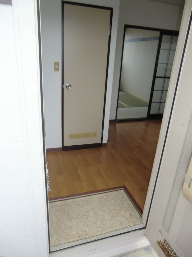 2K Apartment for Rent in Mitsuke, Niigata - No Key Money - Thumbnail 3