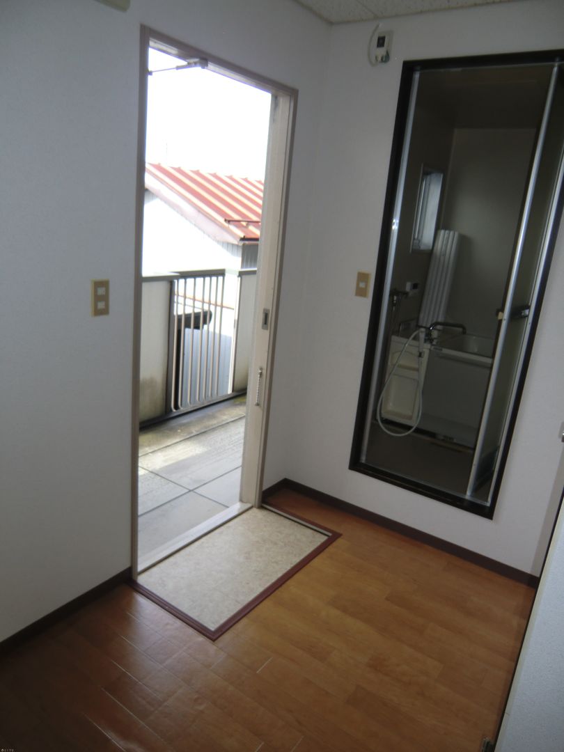 2K Apartment for Rent in Mitsuke, Niigata - No Key Money - Thumbnail 4