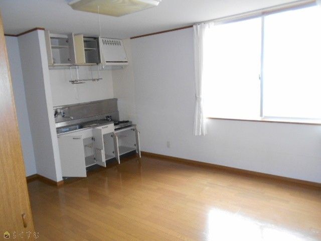 Kashiwamachi Slow Heights 2F Apartment for Rent in Nagaoka - Thumbnail 3