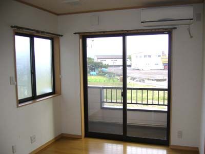 2DK Apartment for Rent in Nagaoka with 2 Parking Spaces - Thumbnail 4