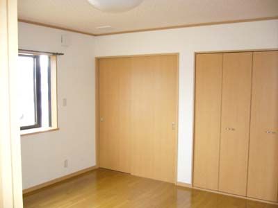 2DK Apartment for Rent in Nagaoka with 2 Parking Spaces - Thumbnail 2
