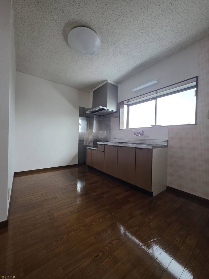 Renovated 2DK Apartment for Rent in Mitsuke, Niigata - Thumbnail 3