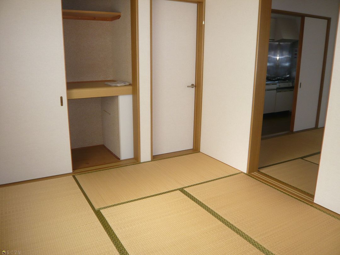 West Palace 2DK Apartment for Rent in Mitsuke, Niigata - Thumbnail 2