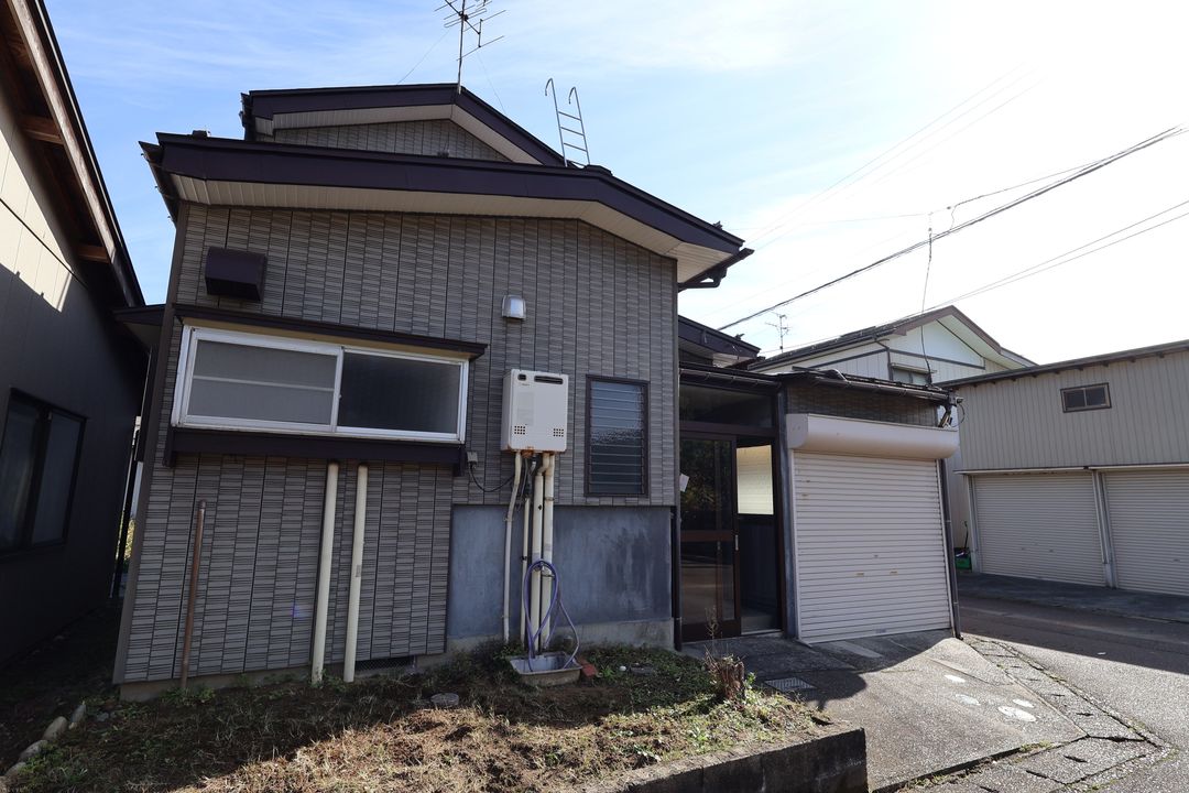 4DK Detached House for Rent in Mitsuke, Niigata - Thumbnail 2
