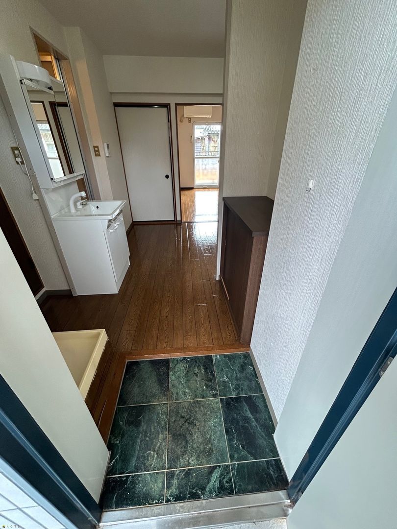Sunpia Kawasaki 102 2DK Apartment for Rent in Nagaoka - Thumbnail 2