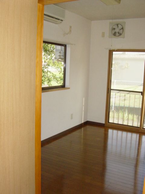 2DK Apartment for Rent in Mitsuke, Niigata - 40,000 Yen - Thumbnail 3
