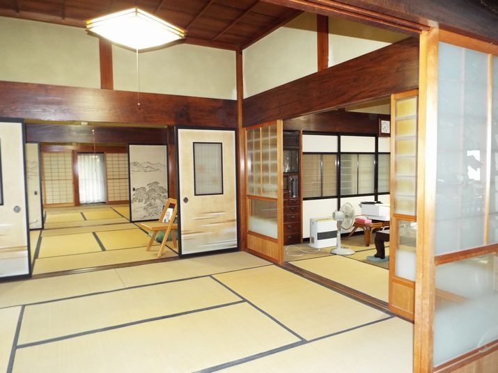 Spacious 9DK Kominka on 1,754 sqm Land in Makinohara - Thumbnail 3