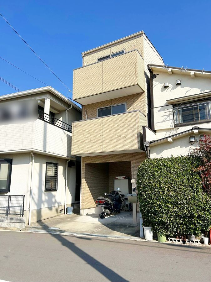 2LDK Detached House for Sale in Toyonaka, Osaka - 2012 Build - Thumbnail 2