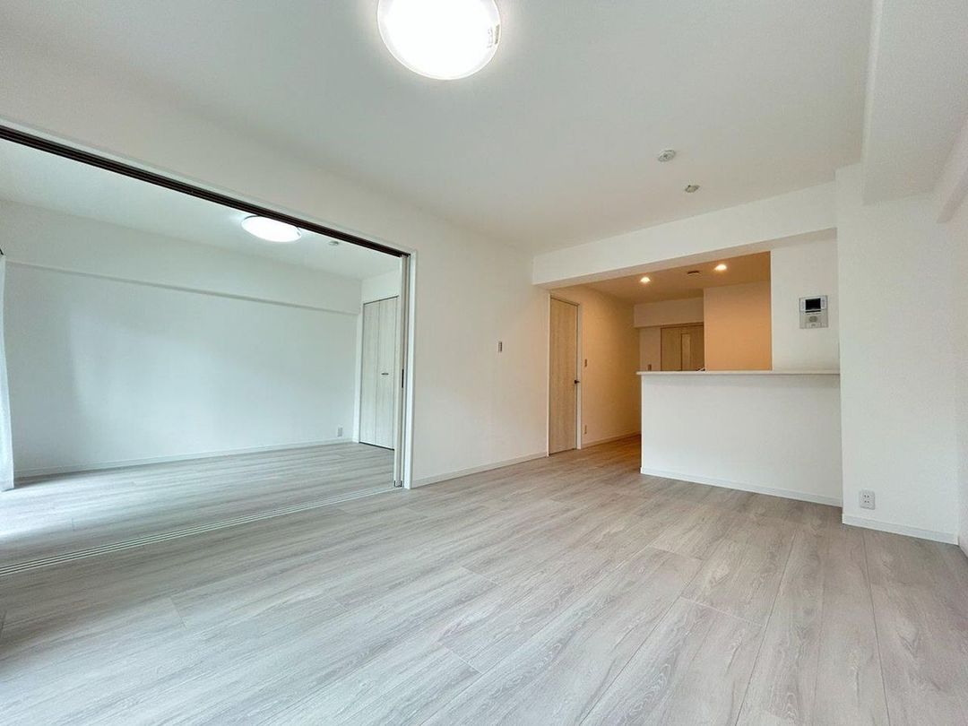 3LDK Apartment for Sale in Fukuoka Jonan Ward 71.25m² - Thumbnail 2