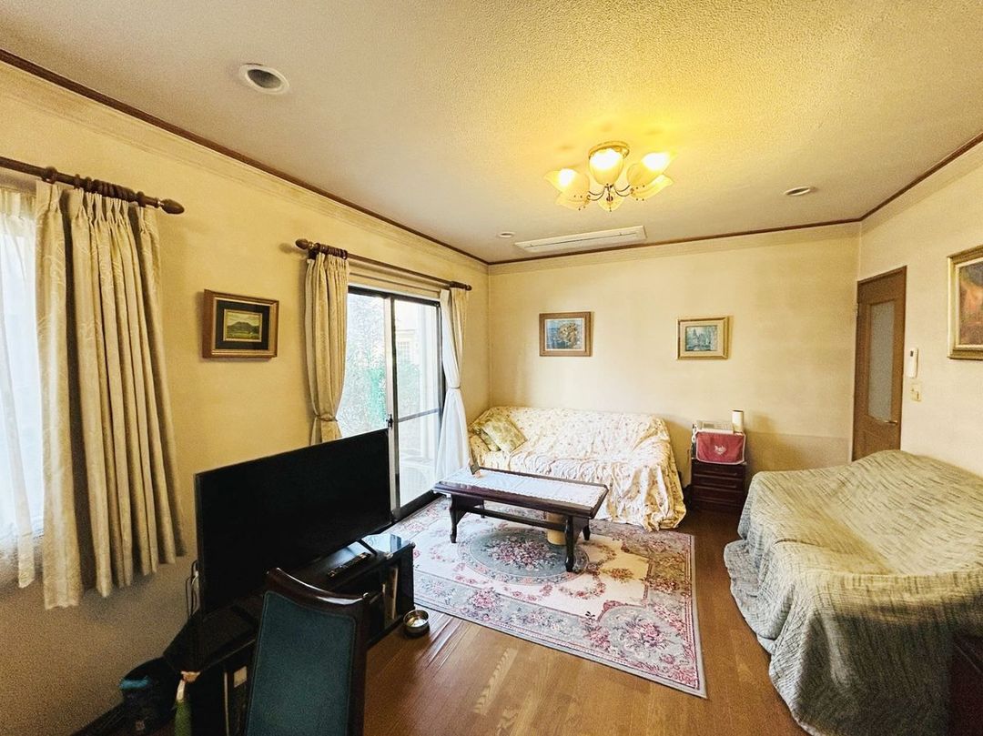 7LDK Detached House for Sale in Urayasu, Near Maihama Station - Thumbnail 2
