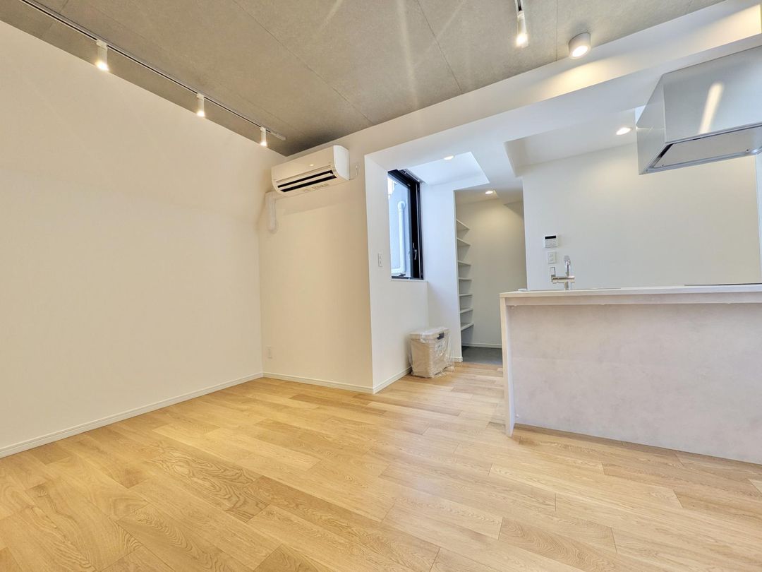 Modern 1LDK Apartment in Togoshi, Shinagawa - Thumbnail 2