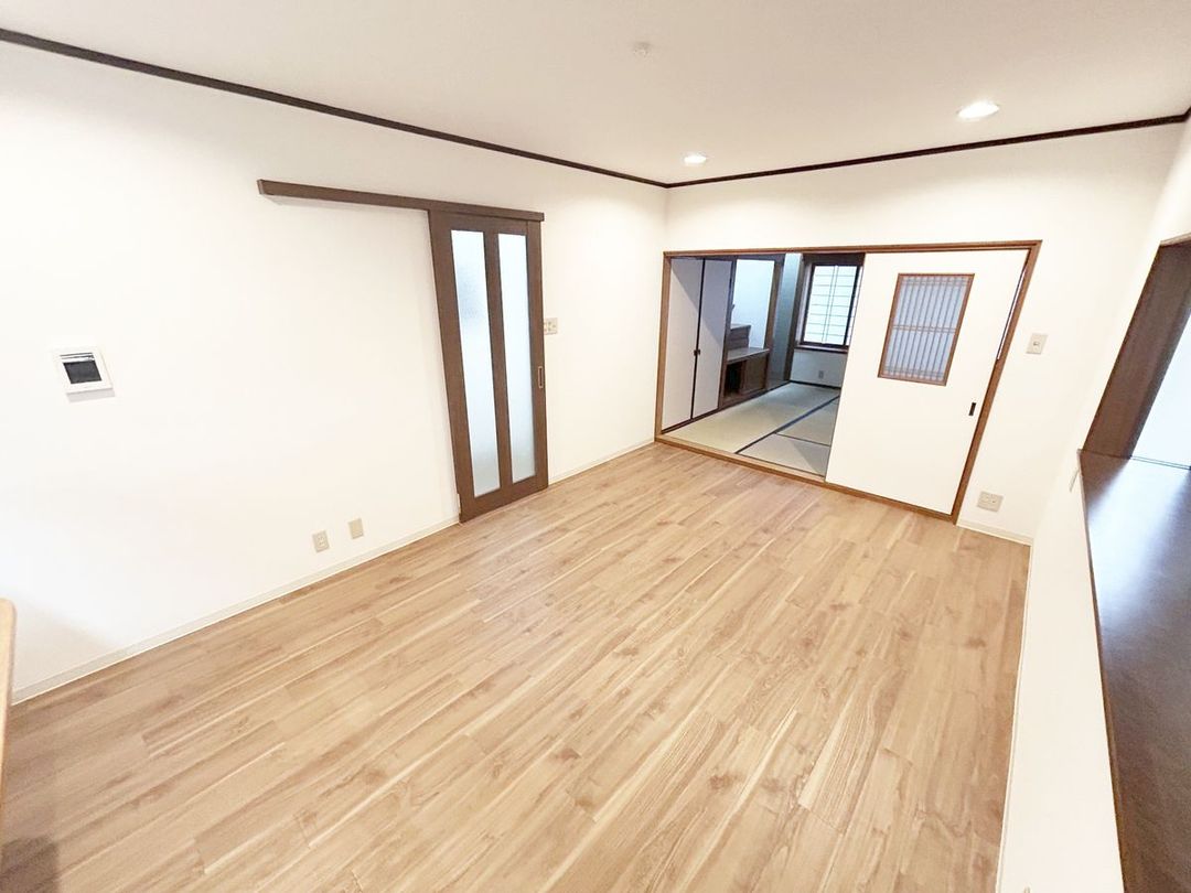 Renovated 4LDK Family House in Kadoma City, Osaka - Thumbnail 2