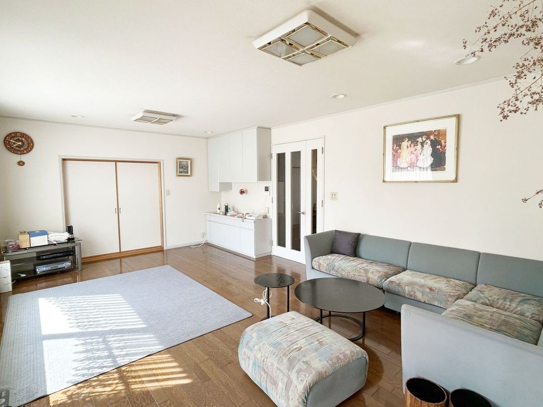 5LDK Detached House in Sapporo's Yamano-te, Hokkaido - Thumbnail 2