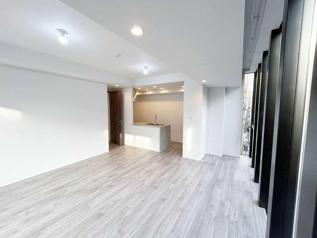 Gran Livio Ebisu 2LDK Apartment in Meguro, Tokyo - Thumbnail 2