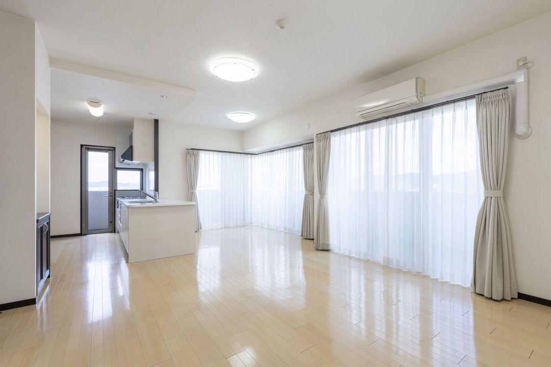 4LDK Top Floor Apartment in Haraojima, Okayama City - Thumbnail 2