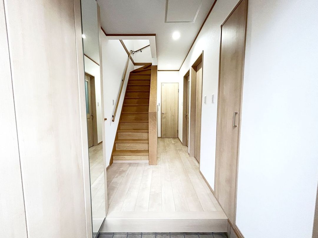 3LDK Resale House in Hirakata, Osaka - 93.55 sqm - Thumbnail 2