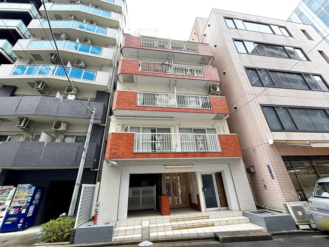 1LDK Apartment for Sale in Nihonbashi-Hamacho, Chuo Ward - Thumbnail 2