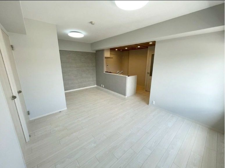 Renovated 3LDK Apartment for Sale near Moriguchi Station, Osaka - Thumbnail 2