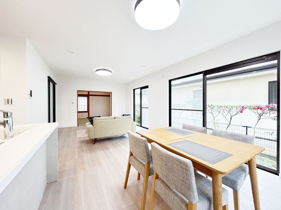 4LDK Detached House for Sale in Minami-Kasugaoka, Ibaraki, Osaka - Thumbnail 2