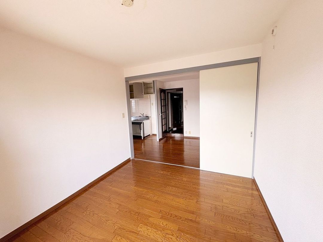 3DK Apartment for Sale in Kikuna, Kohoku Ward, Yokohama - Thumbnail 2