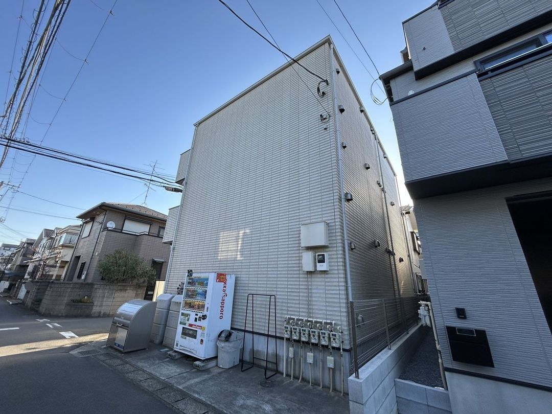 Arune Maehara 6-Unit Apartment Building for Sale in Funabashi - Thumbnail 2