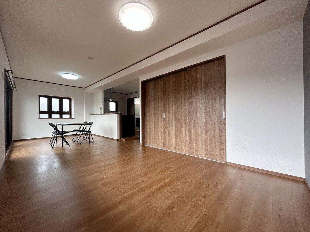 3LDK Used Apartment for Sale in Fukutsu City, Fukuoka - Thumbnail 2