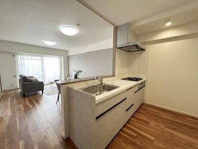 3LDK Apartment for Sale in Suita City, Osaka - 72.29 sqm — Interior, Suita, Osaka