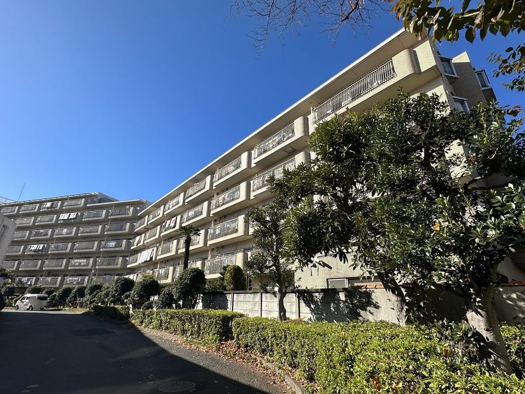Renovated 3DK Apartment for Sale in Chofugaoka, Tokyo - Thumbnail 2