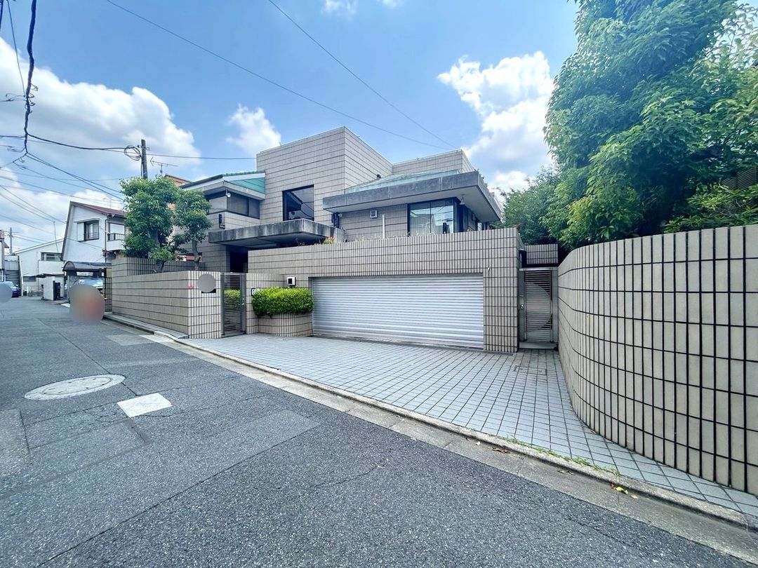 6SLDK House for Sale in Suginami, Tokyo - 418 sqm - Thumbnail 2