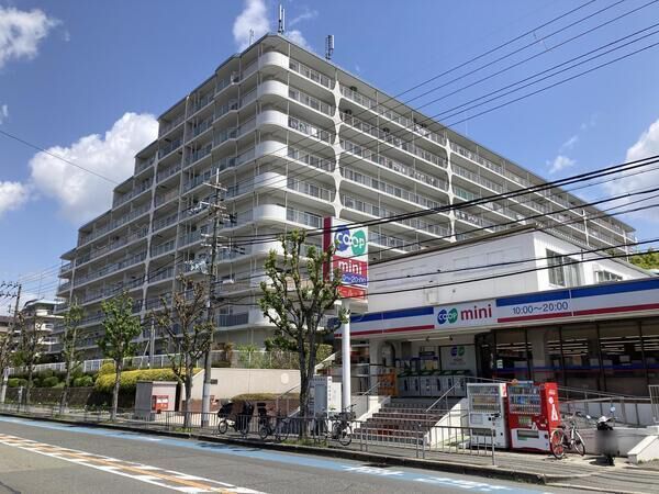 3DK Apartment in Toyonaka, Osaka - 61.6 sqm, 5th Floor - Thumbnail 3