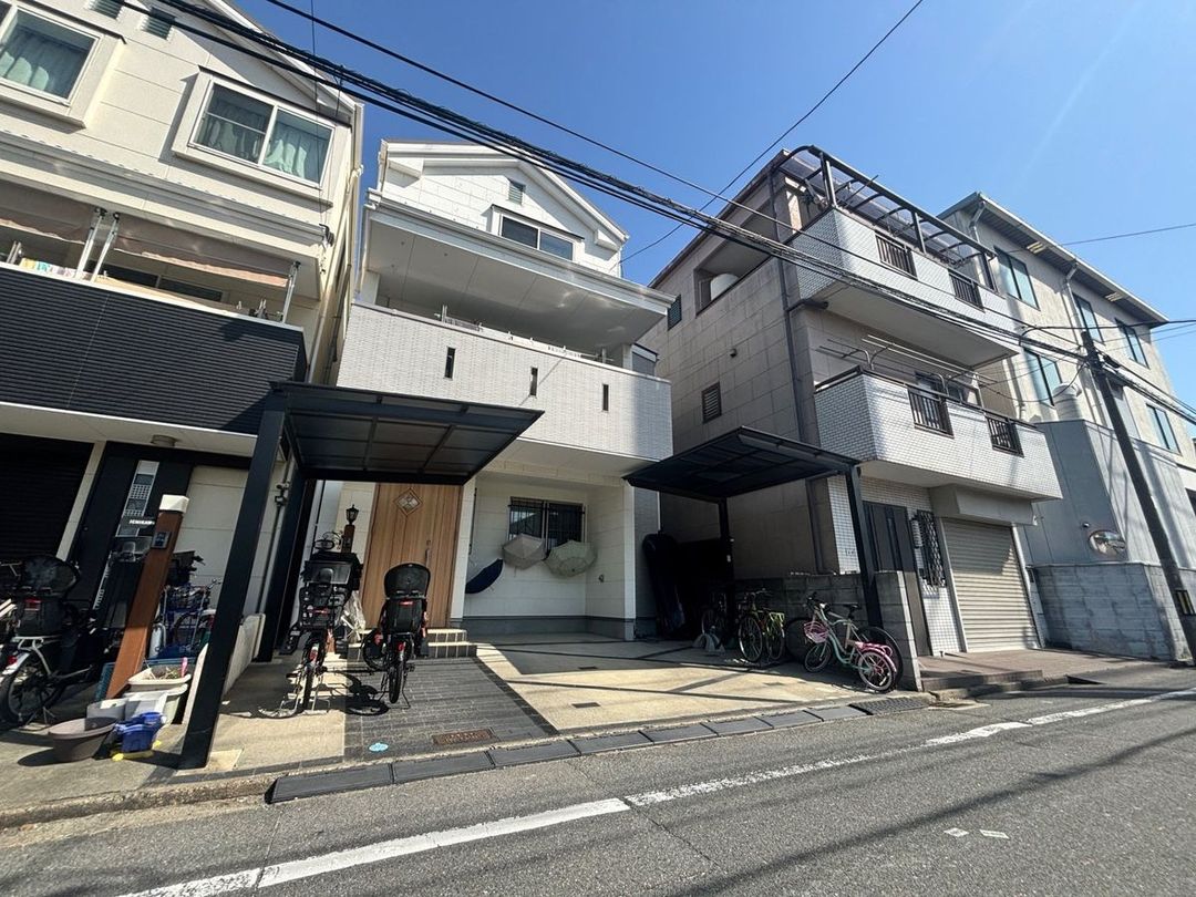 3LDK Wooden House in Suita, Osaka | 2013 Build with Parking - Thumbnail 2