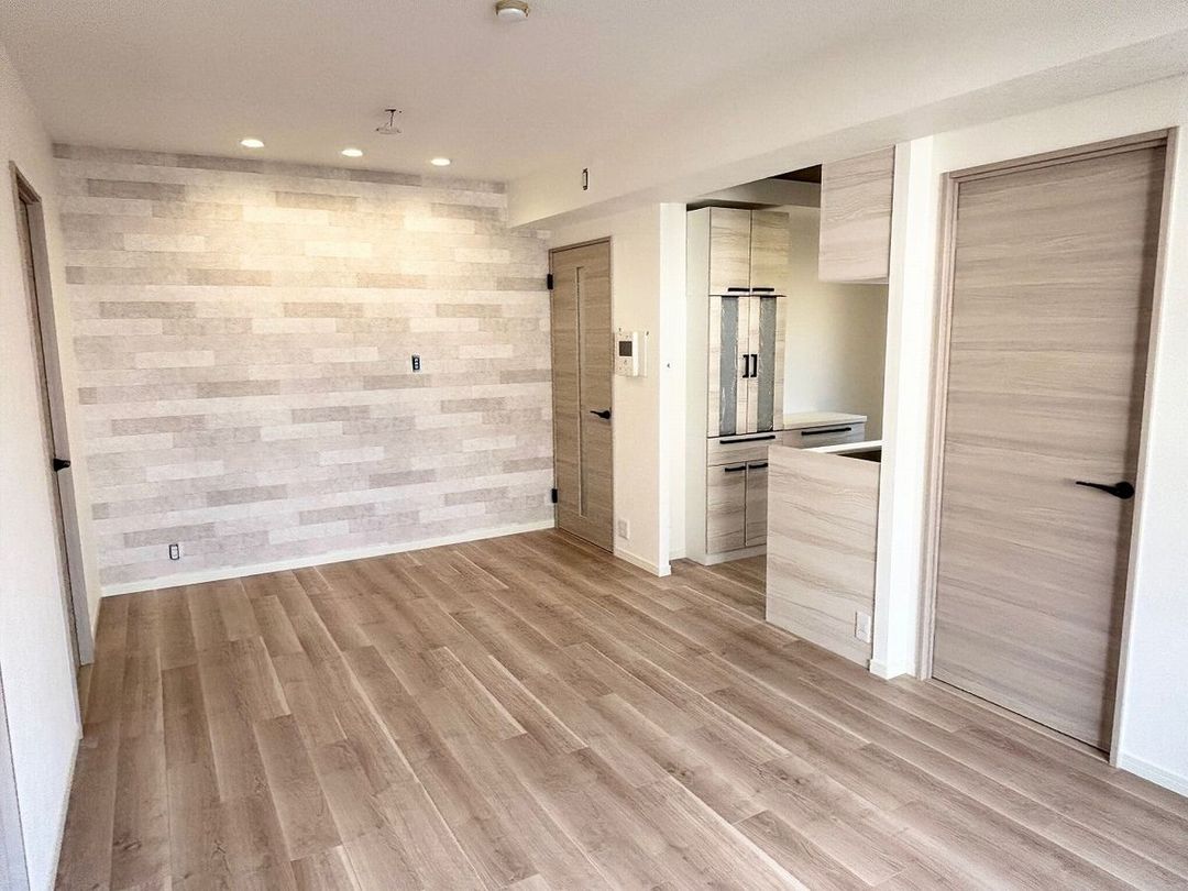 Verve Uehonmachi 3LDK Apartment for Sale in Osaka Tennoji - Thumbnail 2