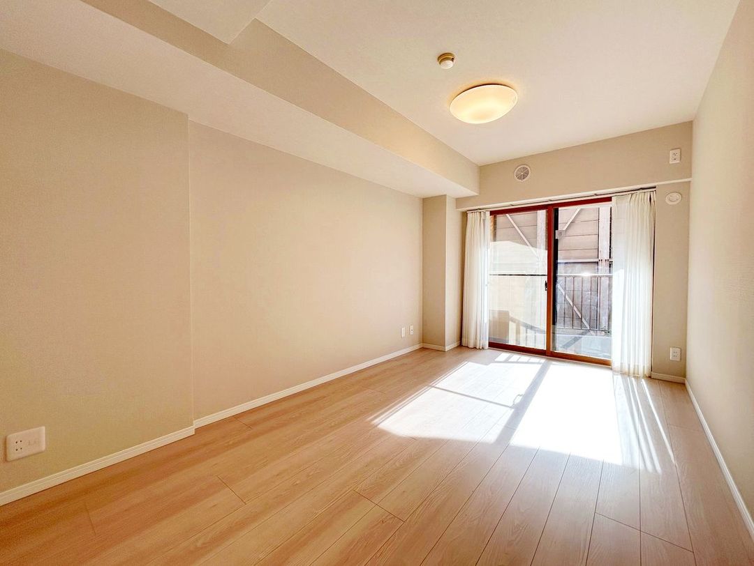 Refurbished 2SLDK Apartment in Lions Mansion Mitsuzawa Park, Yokohama - Thumbnail 2