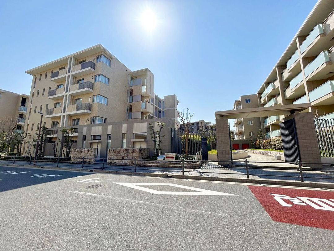 3LDK Apartment with Terrace in Toyonaka, Osaka for Sale - Thumbnail 2