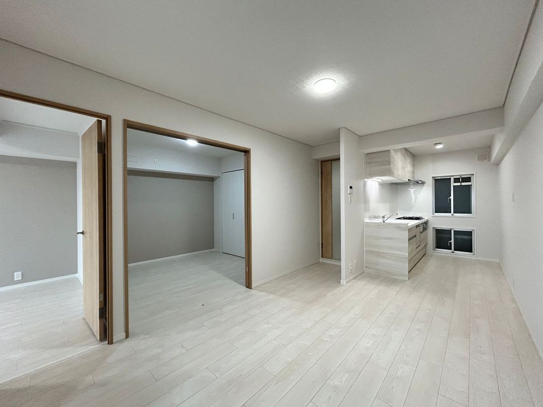 Chateau Sun Park Square 3LDK Apartment for Sale in Osaka - Thumbnail 2