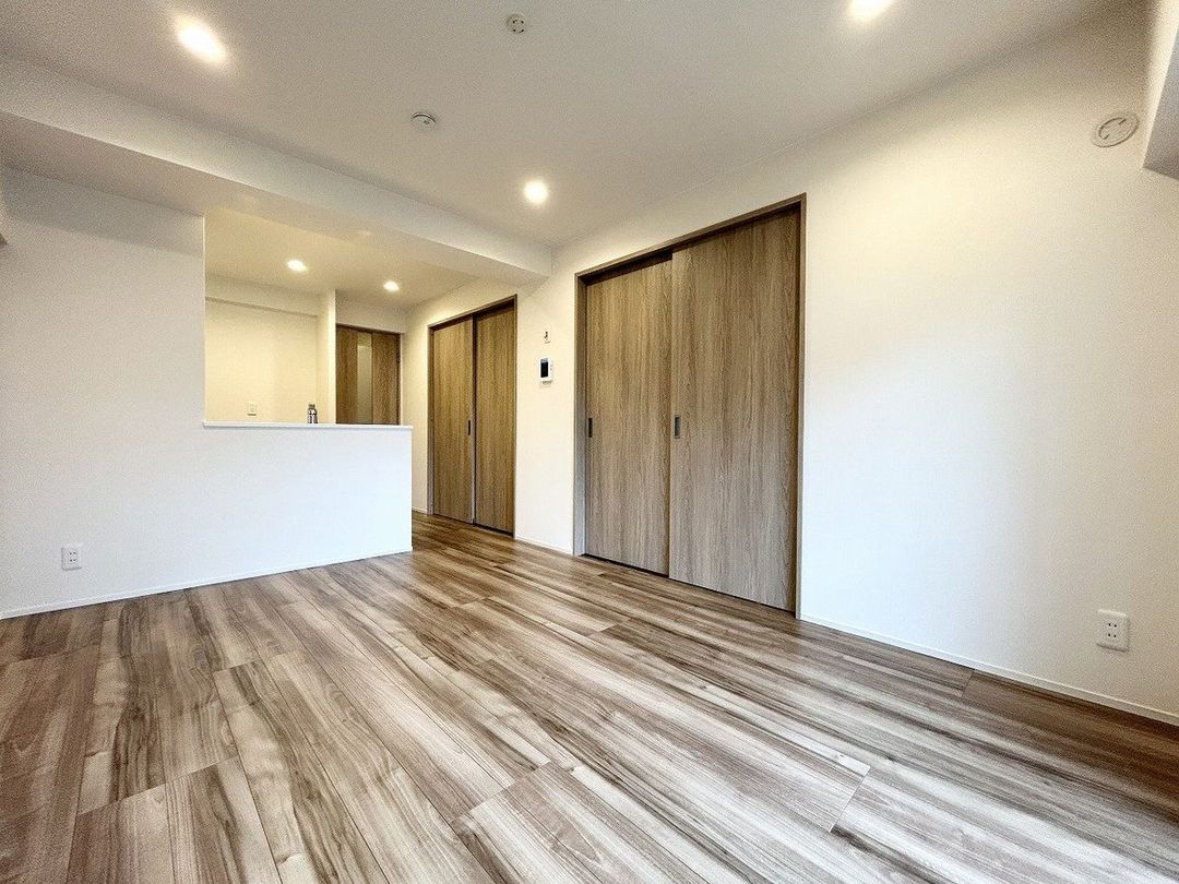 Renovated 3LDK Apartment 60sqm Near Yōkōdai Station in Yokohama - Thumbnail 2