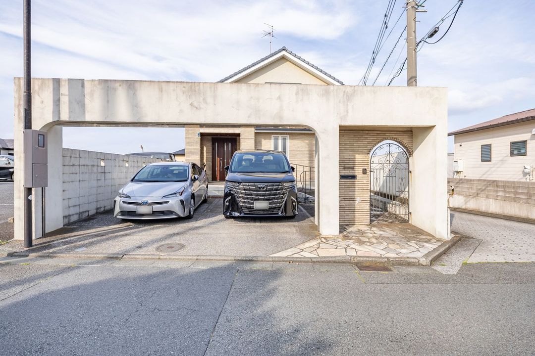 Used Detached House in Isogo-ku, Yokohama - 165.48m² - Thumbnail 2