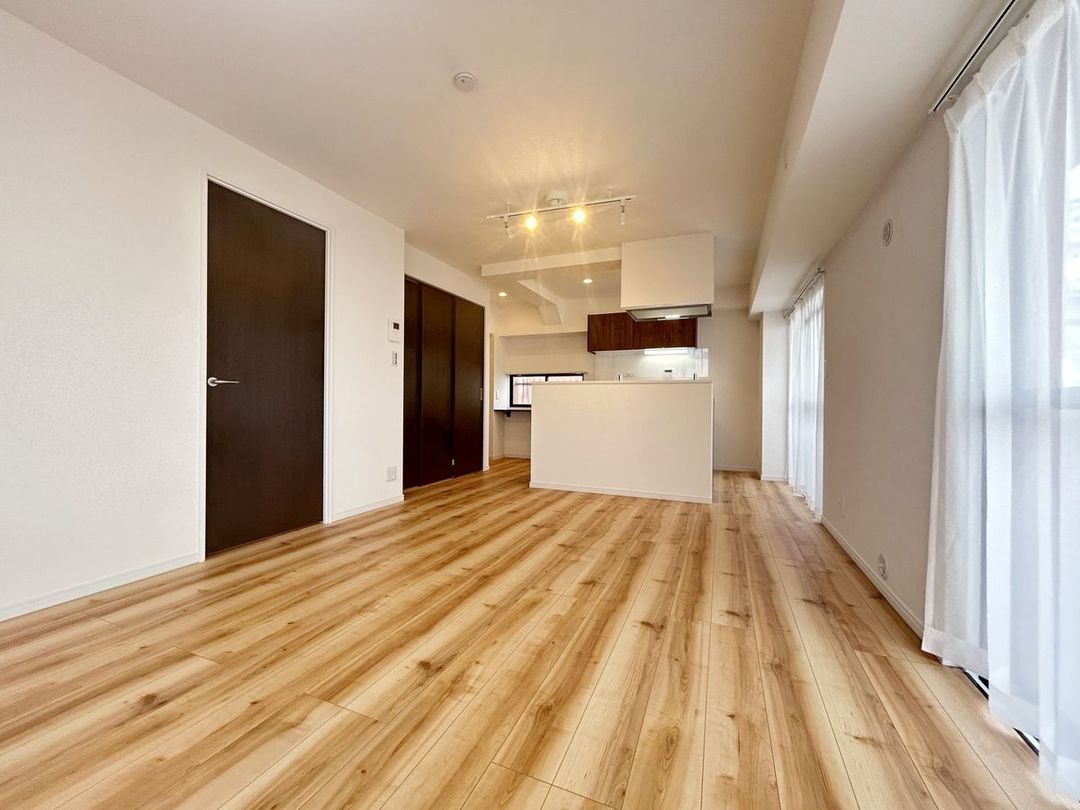 Renovated 2LDK Apartment in Yokohama Kanagawa Ward 62.37m² - Thumbnail 2