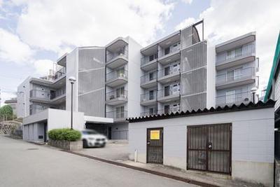 3LDK Apartment in Toyonaka, Osaka – 91.2 sqm, Near Ryokuchi-koen Station — Apartment, Toyonaka, Osaka