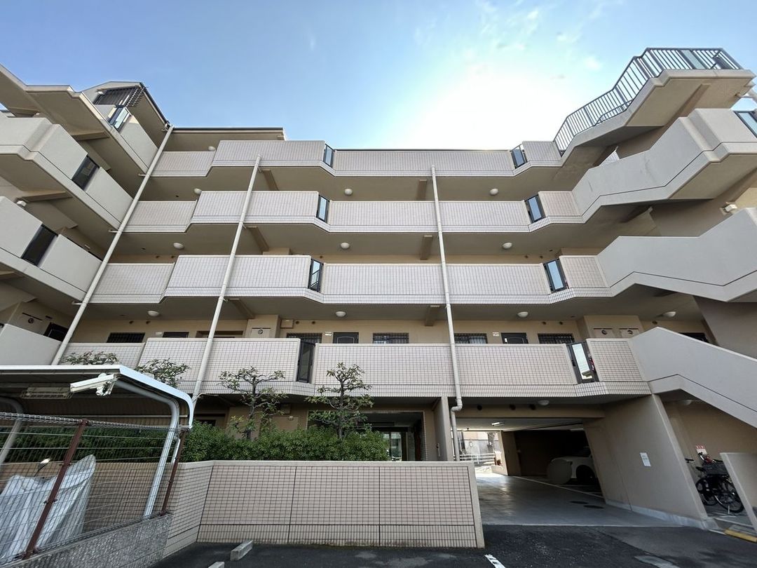 Angelheim Senriyama 3LDK Apartment for Sale in Suita, Osaka - Thumbnail 2